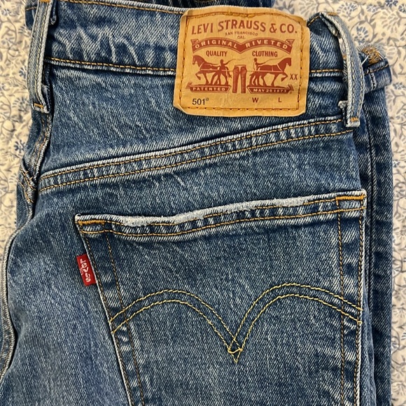 Levi 501 original button close - Picture 3 of 3